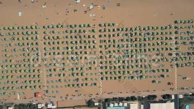 意大利里多迪杰索洛大片拥挤的沙滩